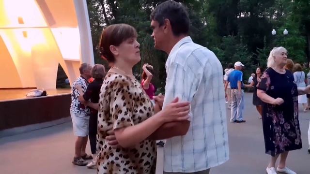 ТЫ МОЙ СВЕТ! СЧАСТЛИВЫЕ МОМЕНТЫ ИЗ ПАРКА ГОРЬКОГО ХАРЬКОВ ТАНЦЫ смотреть онлайн