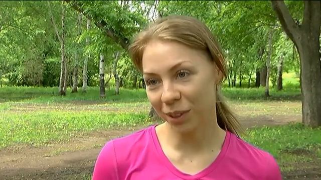 Йога вместо зарядки. В уссурийском парке прошло открытое занятие для всех желающих смотреть онлайн