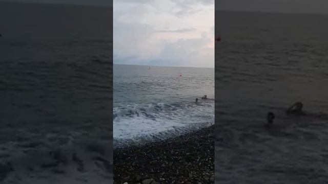 Теплое летнее море в Геленджике😘🙏🏝️ смотреть онлайн