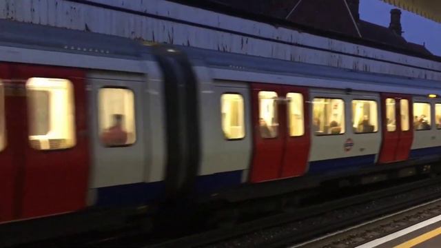 reservation counter kitne baje Tak khula rahta hai । railway ticket counter kitne baje khulta hai смотреть онлайн