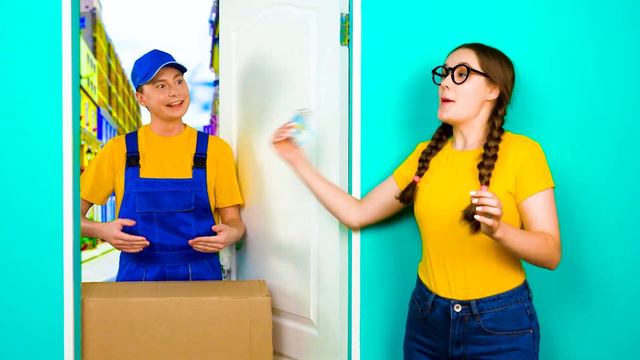 Секретный Домик Под Кроватью | Богатая vs Бедная Челлендж от DoDo Challenge смотреть онлайн