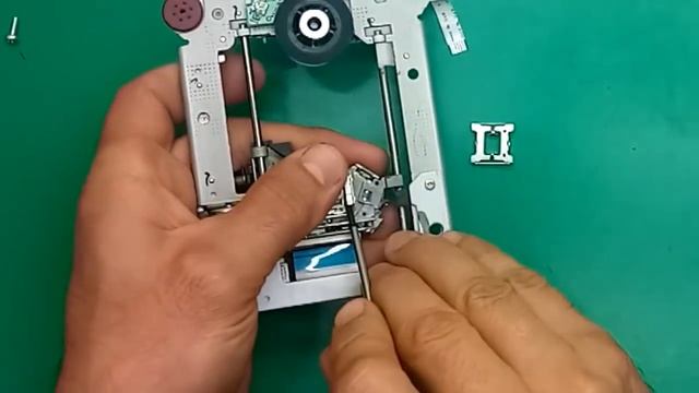 How To Get The Powerful Neodymium Magnets From An Old CD / DVD Drive смотреть онлайн