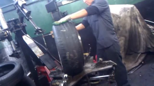 stretching 225/35/19 on a 19x9 WORK wheel. смотреть онлайн