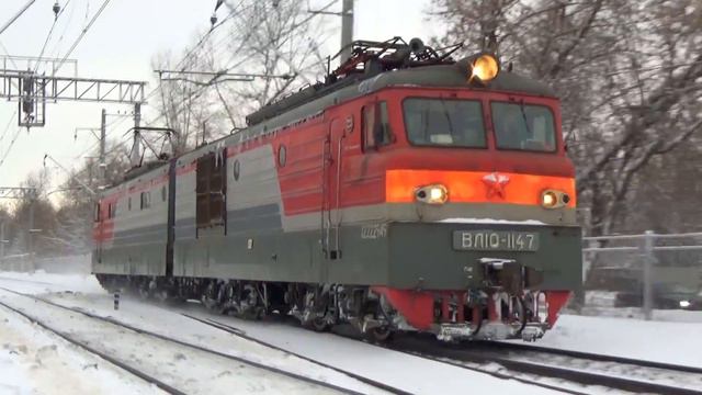 Электровоз ВЛ11М-349 и электровоз ВЛ10-1147, станция Люберцы 1 смотреть онлайн