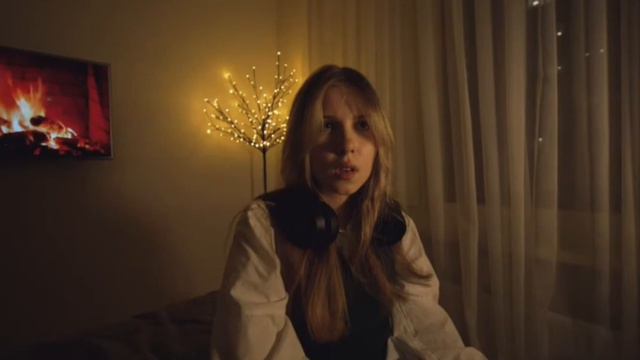 Алиса 1 без наушников, она любит Дерзкого 0_0 смотреть онлайн