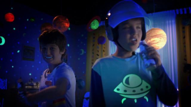 Comercial de Yogo Premio Angry Birds Space de los metal rappers. смотреть онлайн