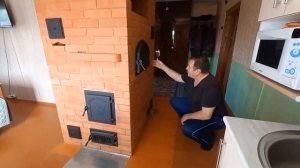 Двухколпаковая отопительная печь с хлебной камерой.