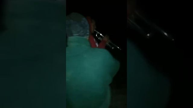 Чоткий пацик вчить грати на трубі!!! смотреть онлайн