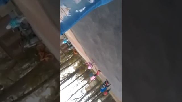 Даже не знаю. кто хуже? Хабалка с длинными волосами или парень который не понимает в чем дело?? смотреть онлайн