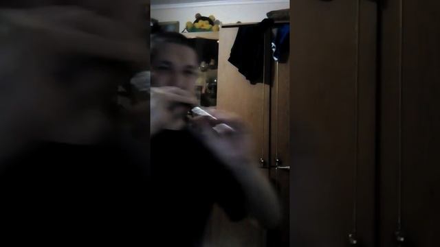 супер играет на дудке))) смотреть онлайн