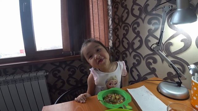 ВЛОГ обед в кафе Покупки для танцев Наша Посудомойка Печенье смотреть онлайн