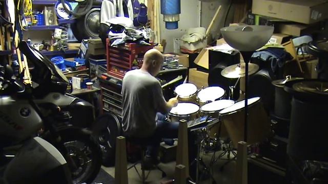 Alesis SR18 смотреть онлайн
