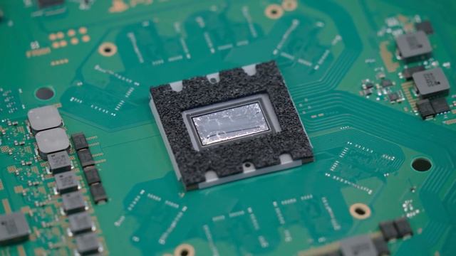 Разбираем PlayStation 5 - Толстая, с турбиной и жидким металлом внутри! смотреть онлайн