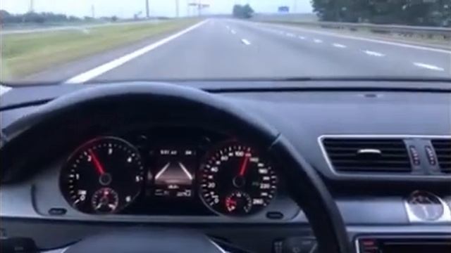 VW Passat Lane Assist. Ассистент удержания в полосе.