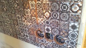 28 как сделать отверстия в плитке под розетку