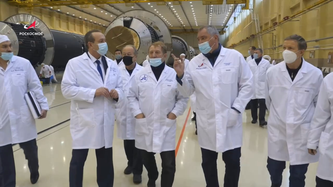 Генеральный директор «Роскосмоса» Дмитрий Рогозин посетил ПО «Полет» в Омске.