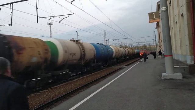 Электровозы ВЛ10К-1130 и ВЛ10У-997 с грузовым поездом смотреть онлайн