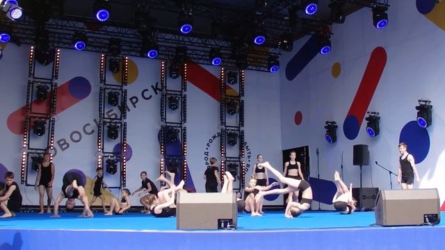 День города - 2018, Новосибирск. Акробаты. смотреть онлайн