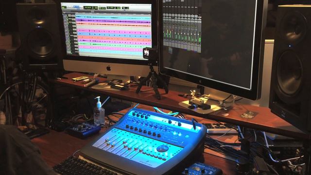 EP011 Do Darryl and Johnny go base jumping or bass jumping. Find out with D's Fender Jazz Bass... смотреть онлайн