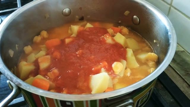 Томатный суп-пюре с нутом смотреть онлайн
