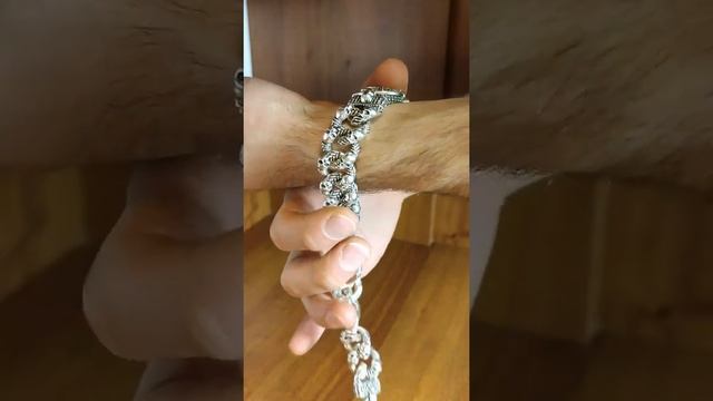 Браслет с черепами смотреть онлайн