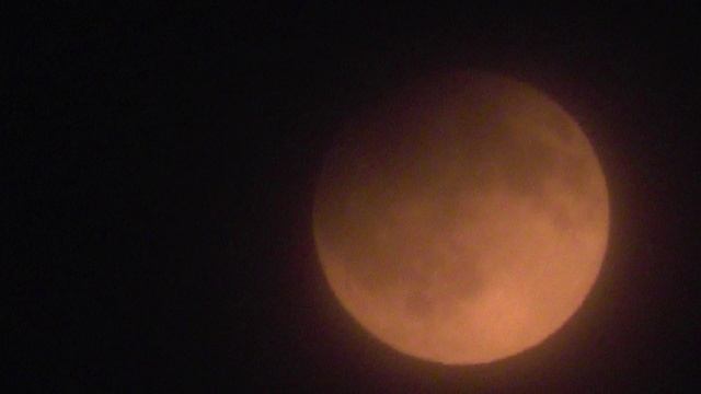 Полутеневое лунное затмение 05.05.2023 года, максимальная фаза. Лунное затмение в Новосибирске. смотреть онлайн