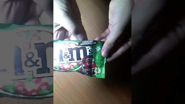 Новогодние конфетки M&M. смотреть онлайн