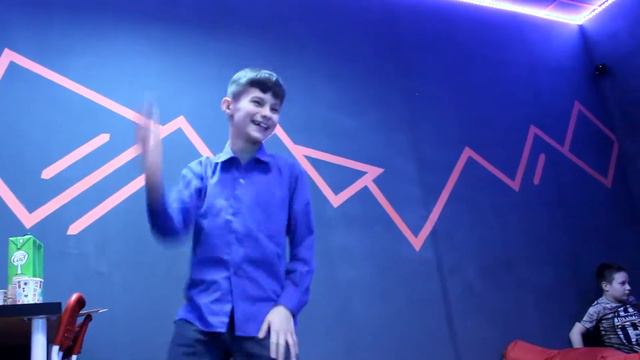 День Рождения в клубе Виртуальной Реальности PlayRoom! смотреть онлайн