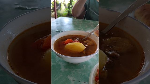 Абхазия! Все дорого и невкусно! Наконец-то поели с аппетитом! Чебуречная! смотреть онлайн