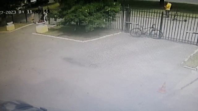 Парковка велосипеда от блондинки)) смотреть онлайн