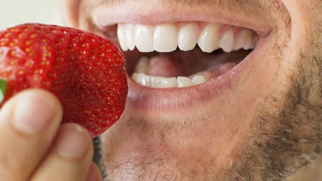 8 эффективных способов отбелить зубы дома | Отбеливание зубов в домашних условиях смотреть онлайн