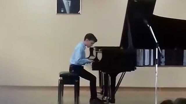 Джангидзе Сандро. Э. Григ - "Танец из Йольстера". смотреть онлайн
