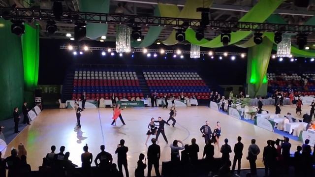 Кубок Вельвета - 2022. Взрослые до B класса. Ча ча ча. Четвертьфинал. смотреть онлайн