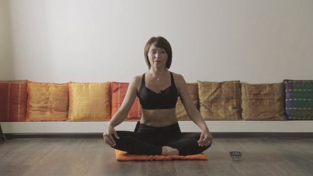 Подушка для медитации - применение подушки и причины дискомфорта во время медитации, занятии йогой. смотреть онлайн