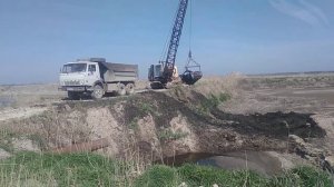 Работа экскаватора драглайн