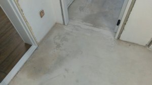 Показываю что будет если не снять ламинат с пола после потопа