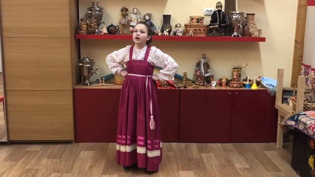 "Разноцветье" Острогова Елизавета Москва, 11 лет, соло, 2-я возрастная группа, колядка "Куры рябые" смотреть онлайн