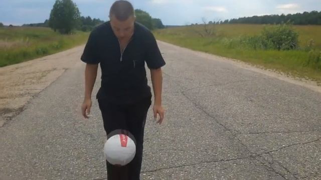 Уроки Футбольного Фристайла | Чеканка и Удержание Мяча на Ноге смотреть онлайн