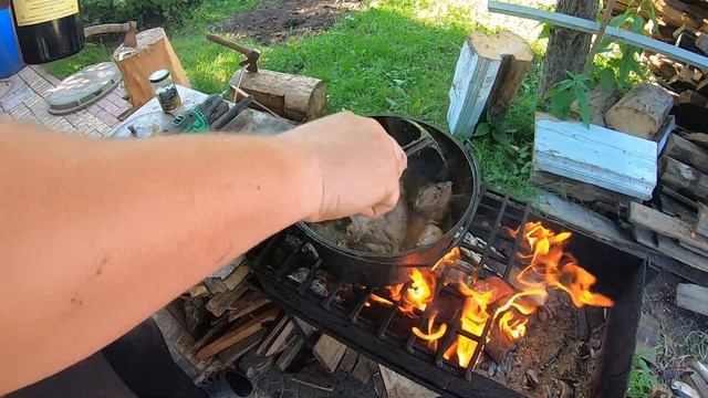 Пьяный кролик в казане. Картошка с шампиньонами на костре. смотреть онлайн