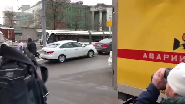 Кокорин - Мамаев: футболистов доставили в суд смотреть онлайн