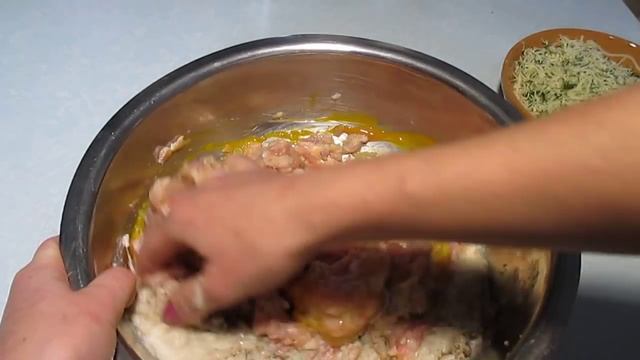 Котлеты с начинкой из сыра и зелени. Cutlets stuffed with cheese and herbs. смотреть онлайн