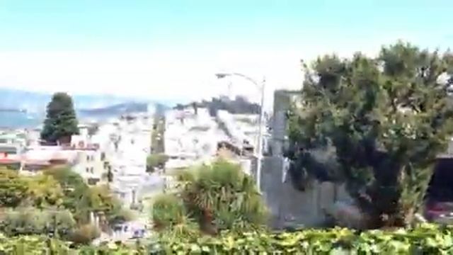 Спуск по знаменитой улице в Сан-Франциско смотреть онлайн