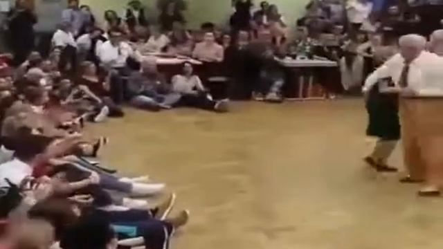 Танцы пенсионеров!!!! смотреть онлайн