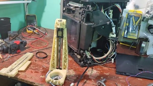 Замена лифта редуктора кофемашина Delonghi esam