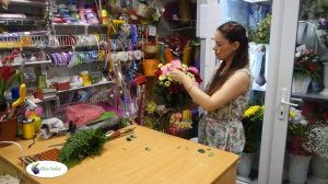 Как Собрать Букет Из Роз С Перышками!
