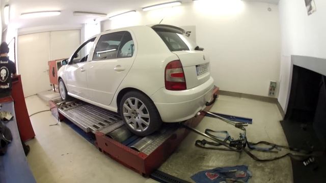 2001 Skoda Fabia RS 1.9PDTDI Dyno 235hp смотреть онлайн