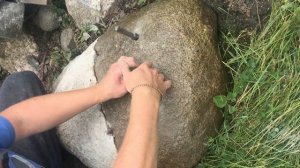 Раскол камня камнекольными клиньями