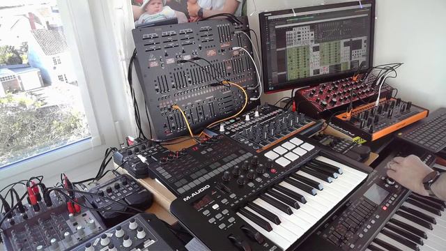 A chilled 5 minutes - Behrigner 2600, DeepMind6, Crave & Neutron, VCVRack - Modular Ambient :o) смотреть онлайн