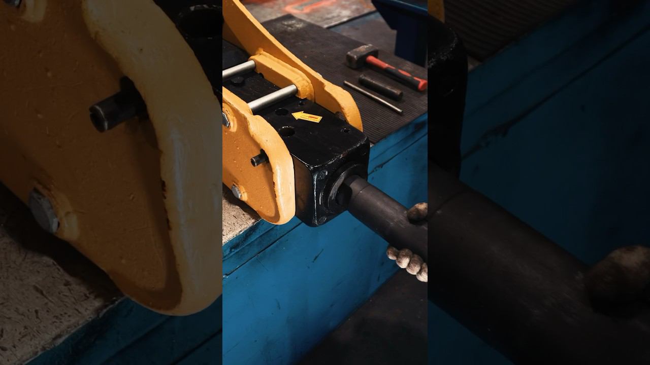 Замена пики гидромолота delta f5 #спецтехника #экскаватор #демонтаж #гидромолот смотреть онлайн