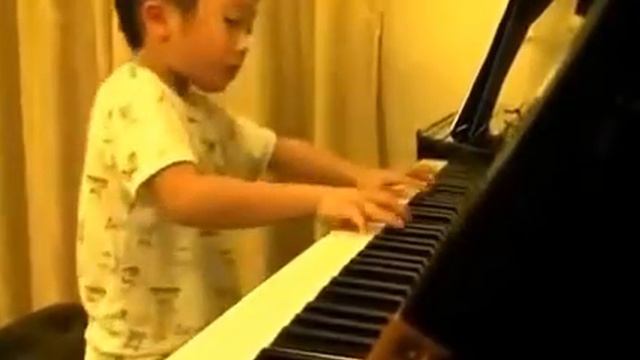 4 Year Old Boy Plays Piano Better Than Any Master смотреть онлайн